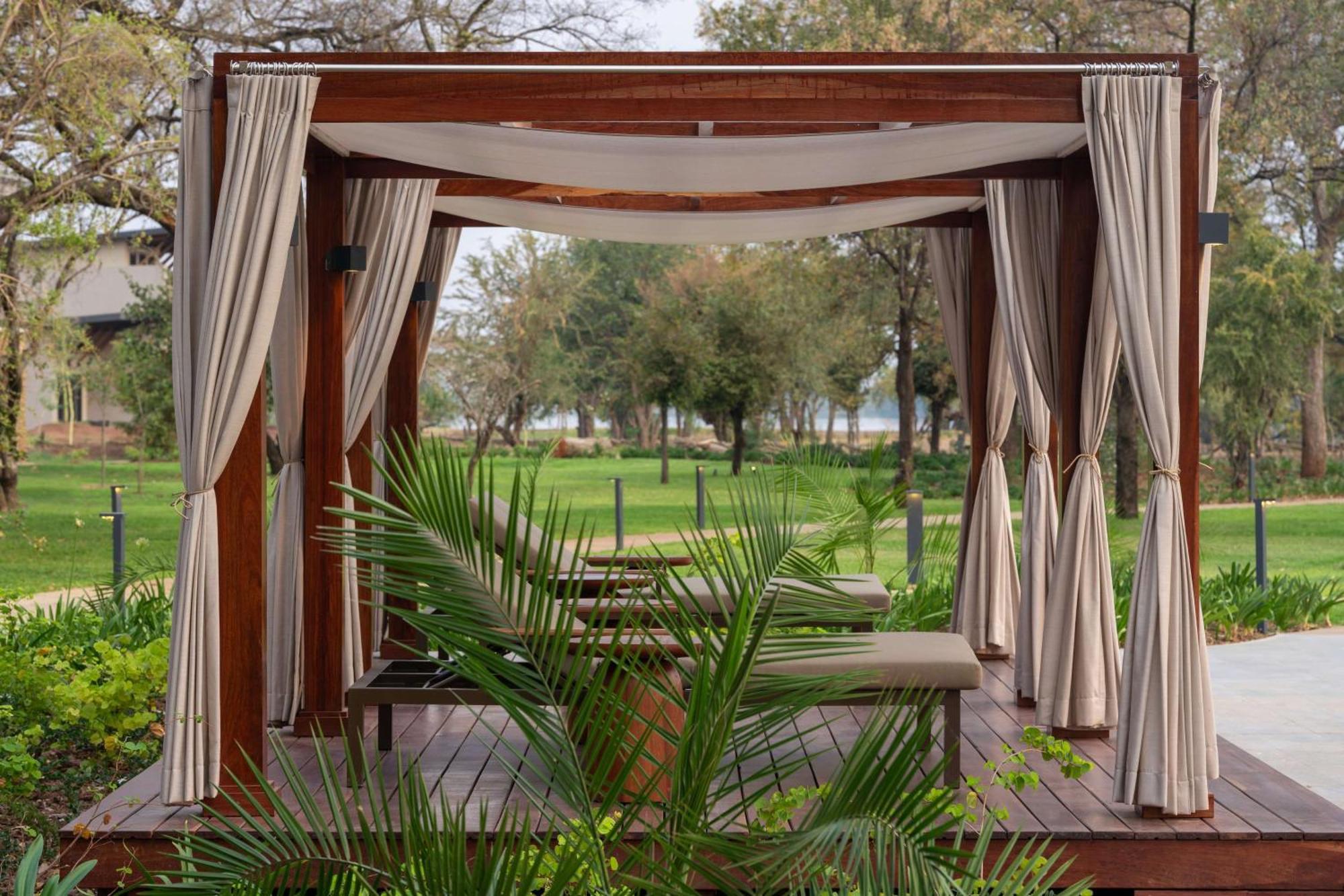 Radisson Blu Mosi-Oa-Tunya Livingstone Resort Bagian luar foto
