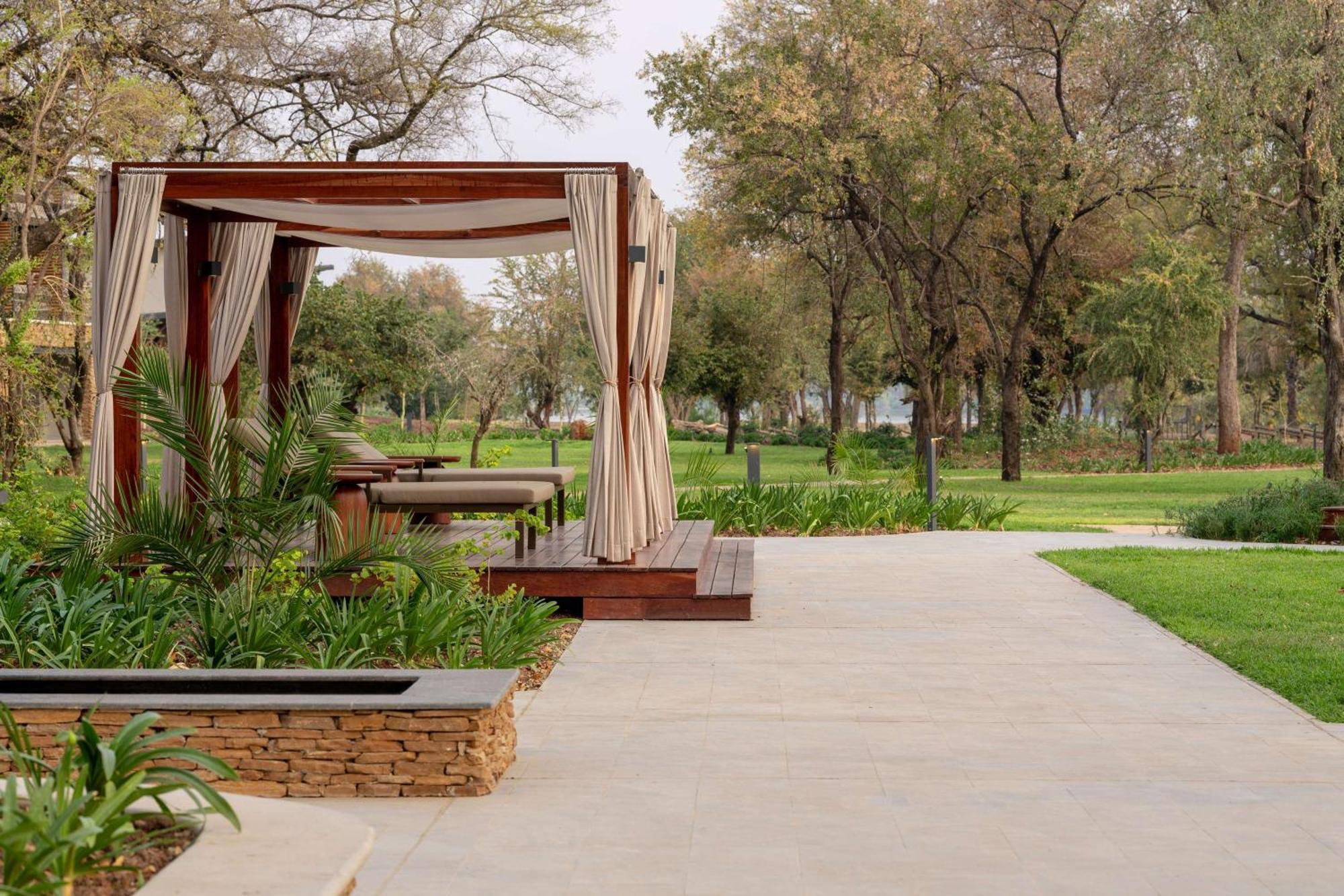 Radisson Blu Mosi-Oa-Tunya Livingstone Resort Bagian luar foto